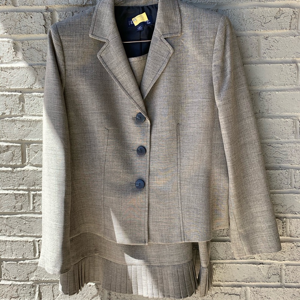 Ladies suit